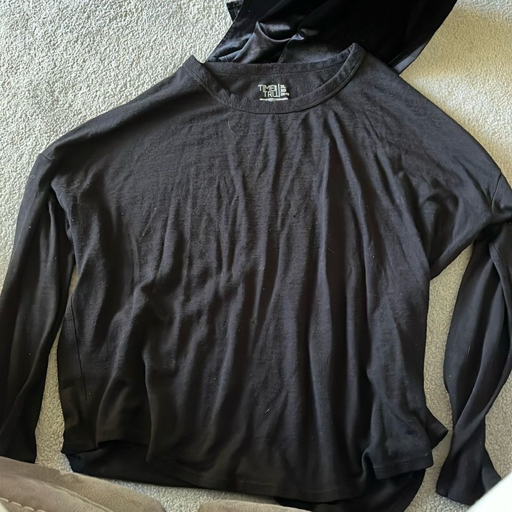 Black rayon,polyester,spandex mix size xl, very soft, black crew sweater